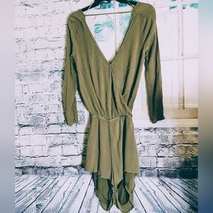 AKIRA MOSS GREEN GAUZE ROMPER SUMMER OUTFIT WOMEN'S SIZE  L